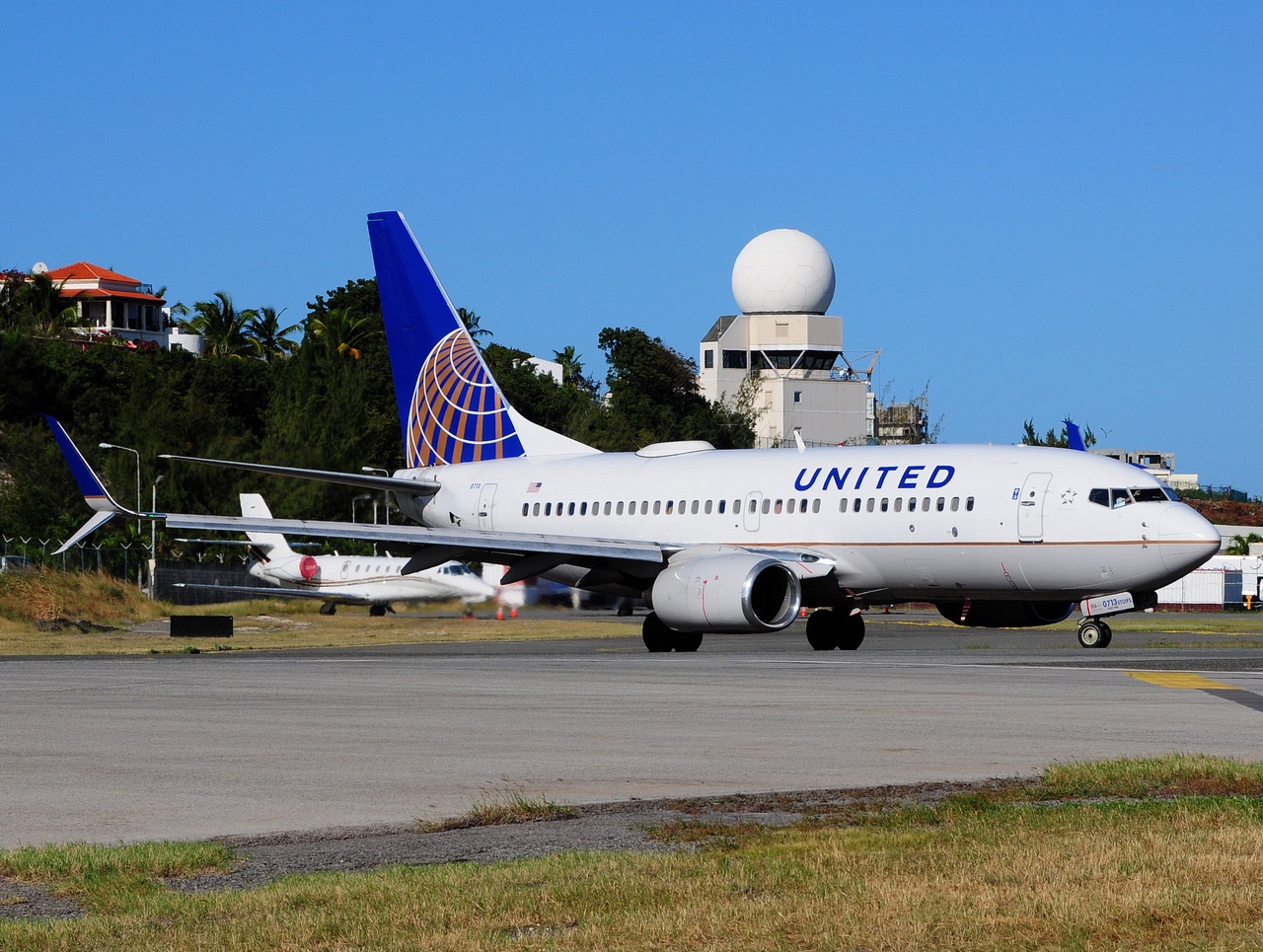 N16713 - 737-724(WL) - United Airlines - SXM - 02-02-2017