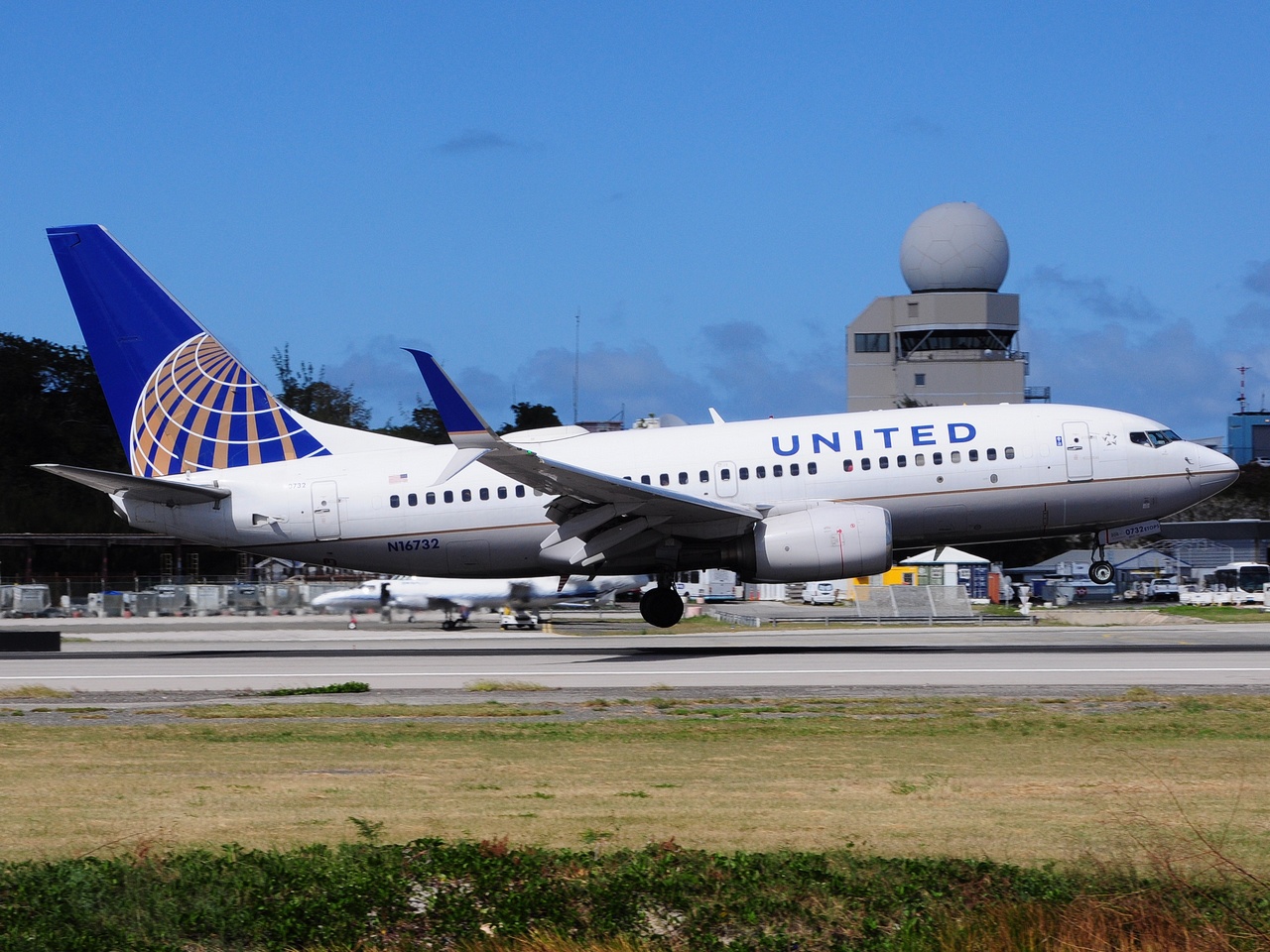 N16732 - 737-724(WL) - United Airlines - SXM - 31-01-2017