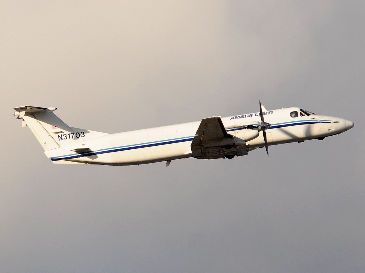 N31703 - Beech 1900C- - Ameriflight - CUR - 29-11-2017