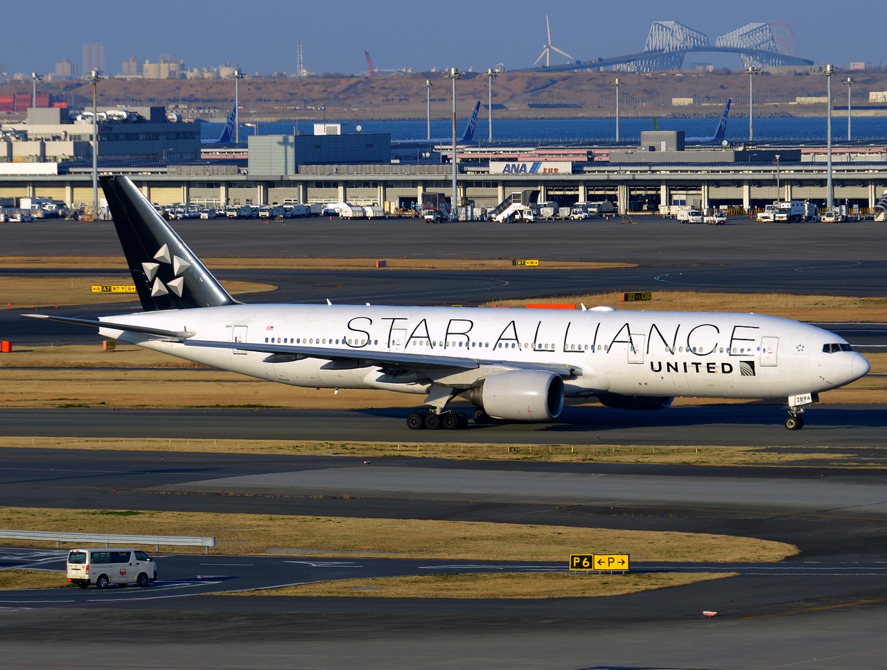 N794UA - 777-222(ER) - United Airlines - HND - 28-02-2017b