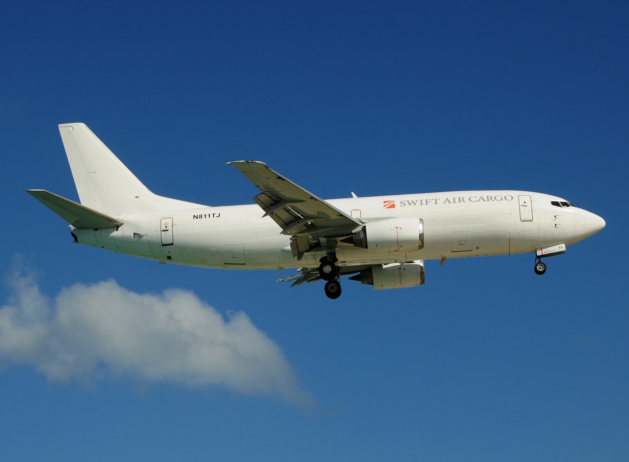 N811TJ - 737-306 - Swift Air - SXM - 03-02-2017