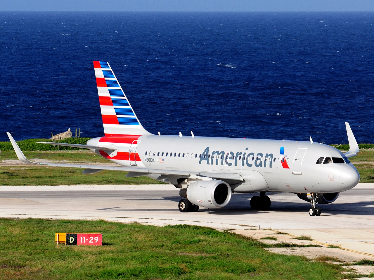 N9013A - A319-112(WL) - American Airlines - CUR - 27-11-2017
