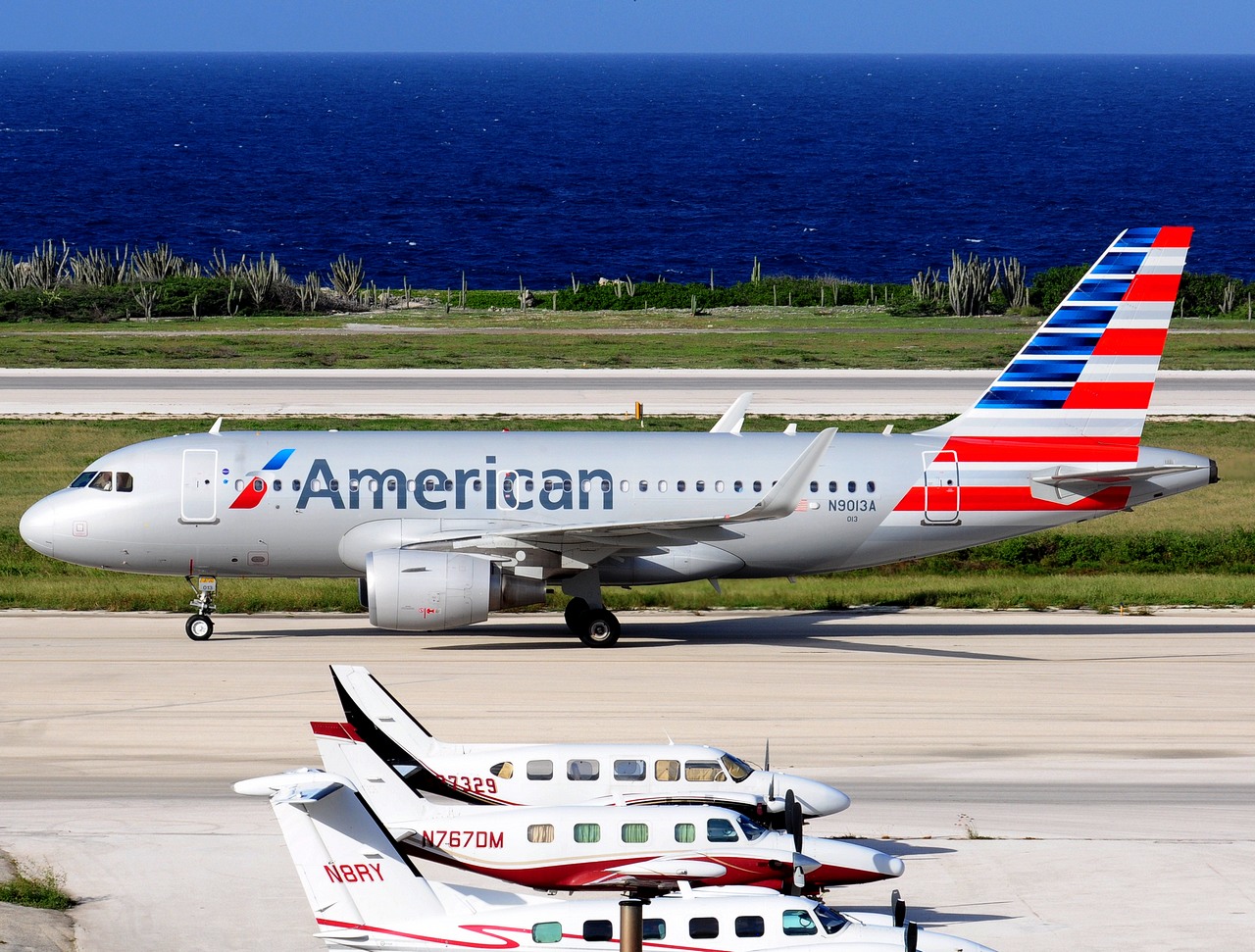 N9013A - A319-112(WL) - American Airlines - CUR - 27-11-2017b