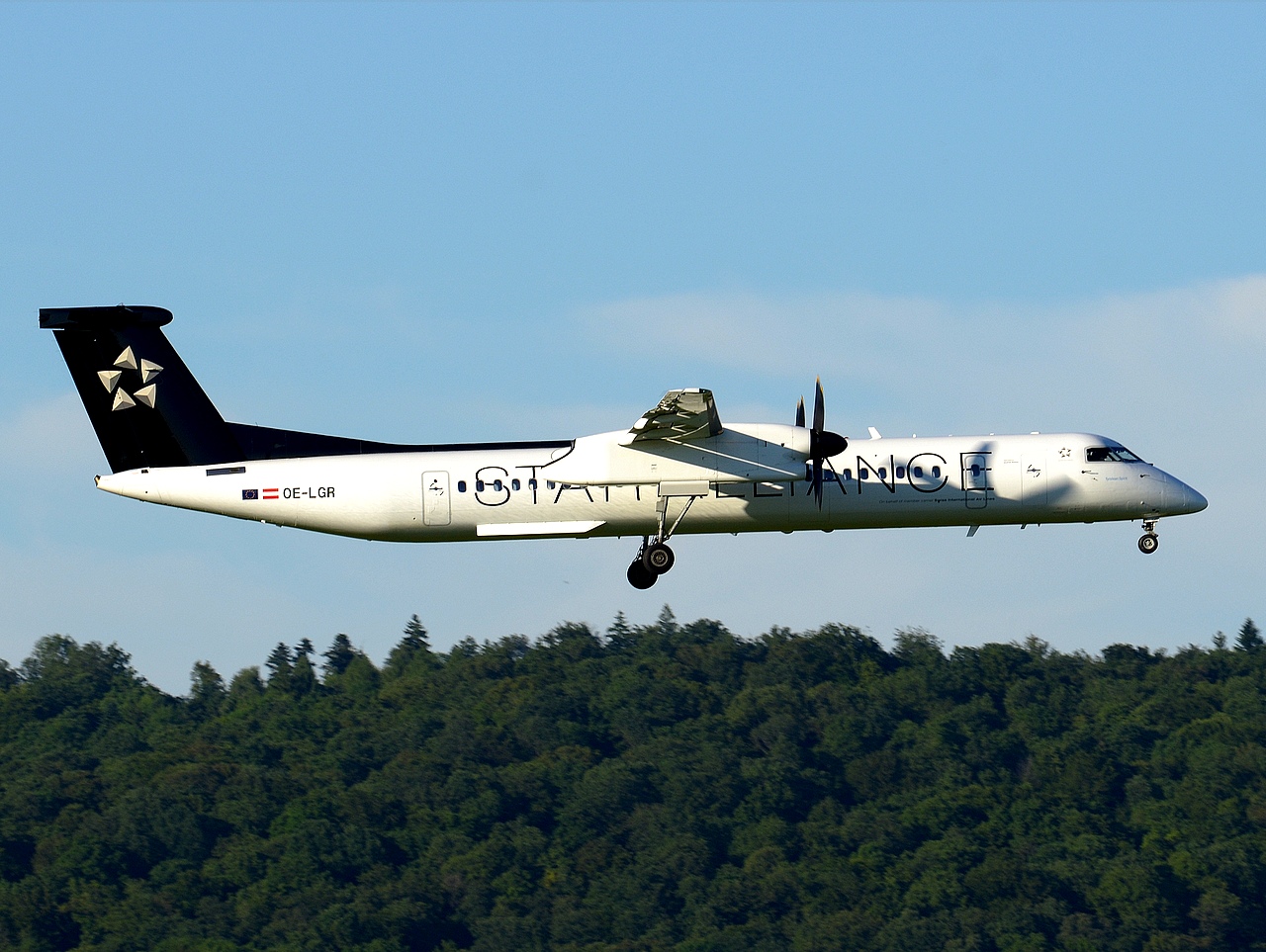 OE-LGR - DHC-8-402 - Austrian Airlines - ZRH - 10-06-2017b