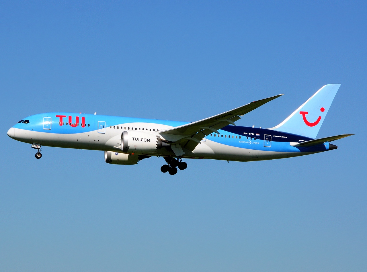 PH-TFM - 787-8 Dreamliner - TUI Airlines Netherlands - AMS - 27-05-2017