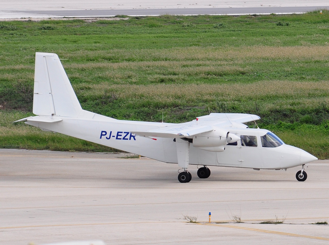PJ-EZR - BN-2A Islander-2A-26 - EZAir - CUR - 26-11-2017