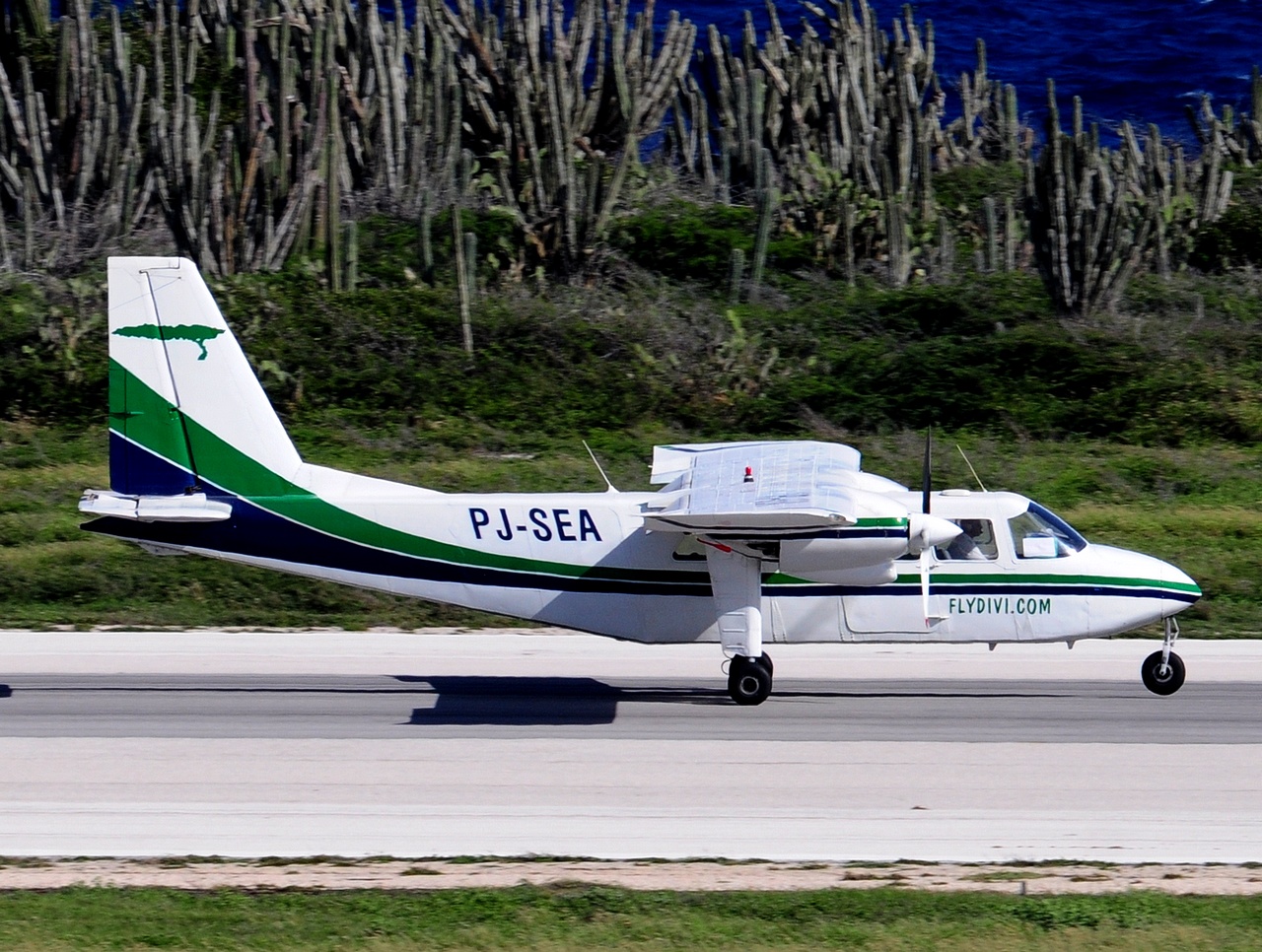 PJ-SEA - 00.10.72-BN-2A Islander - Divi Divi Air - CUR - 30-11-2017