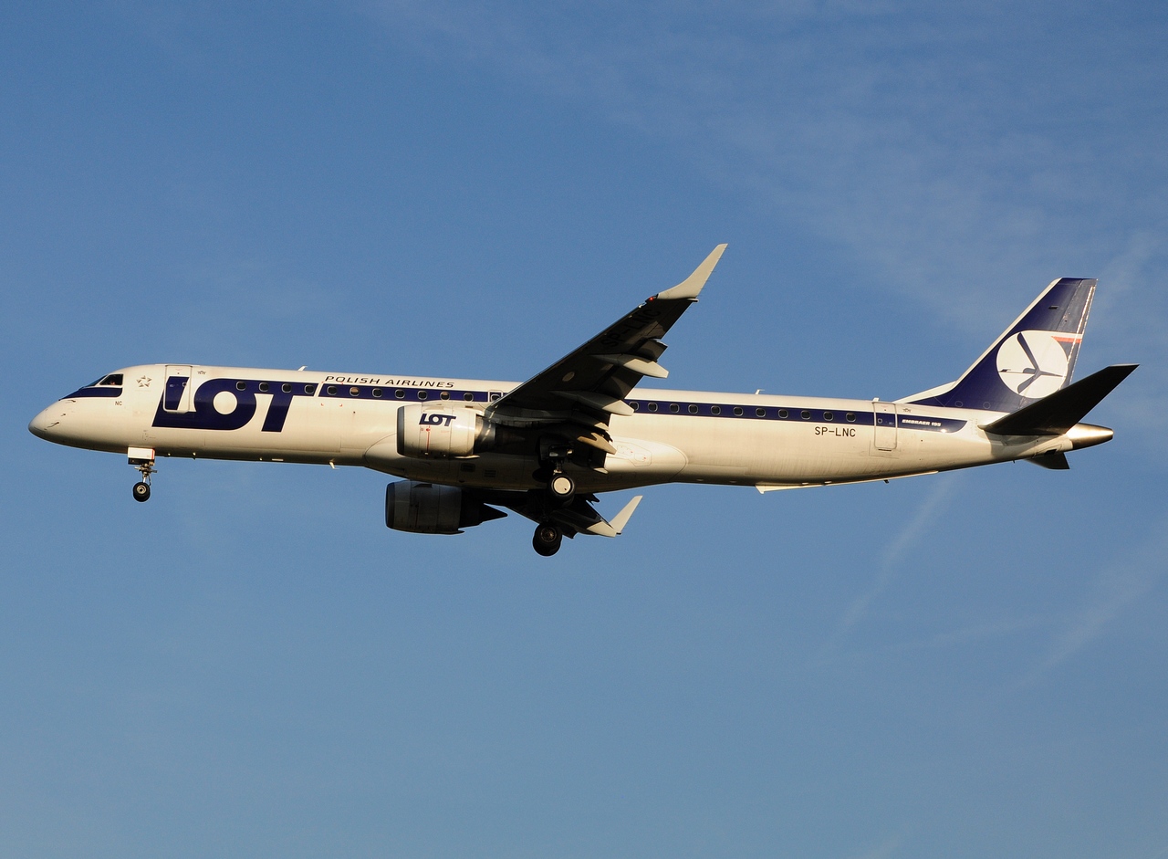 SP-LNC - ERJ-195LR (ERJ-190-200 LR) - LOT _ Polish Airlines - BRU - 26-03-2017
