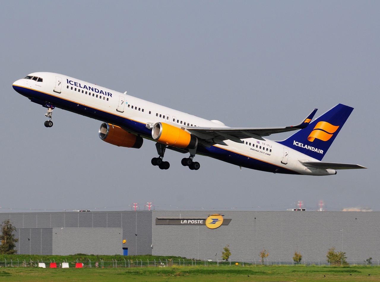 TF-FIJ - 757-208(WL) - Icelandair - ORY - 15-10-2017