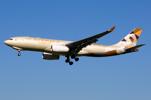 A6-DCE - A330-243F - Etihad Airways - AMS - 27-05-2017