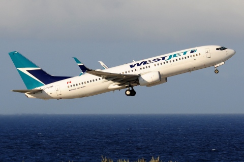 C-FUSM - 737-8CT(WL) - WestJet - CUR - 26-11-2017
