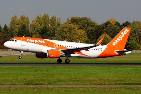 G-EZRB - A320-214(WL) - easyJet - ORY - 15-10-2017