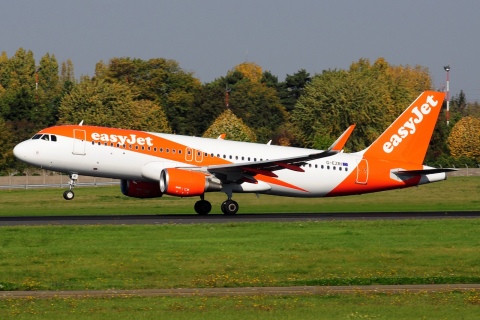 G-EZRI - A320-214(WL) - easyJet - ORY - 15-10-2017