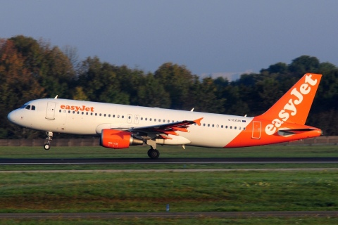 G-EZUA - A320-214 - easyJet - ORY - 15-10-2017