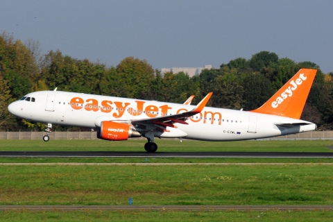 G-EZWL - A320-214(WL) - easyJet - ORY - 15-10-2017