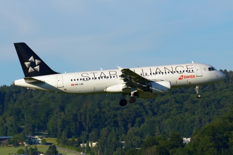 HB-IJN - A320-214 - Swiss - ZRH - 10-06-2017b