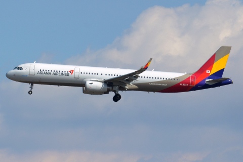 HL8074 - A321-231(WL) - Asiana Airlines - NRT - 26-02-2017