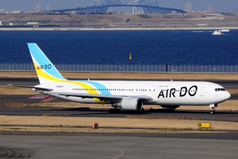 JA98AD - 767-33A(ER) - Air Do - HND - 28-02-2017b