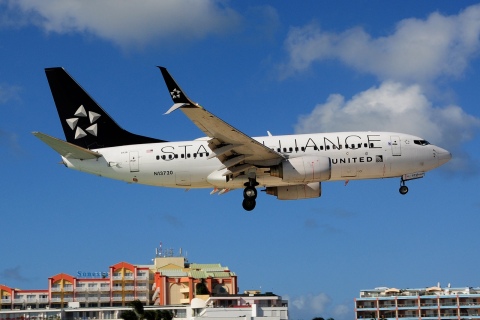 N13720 - 737-724(WL) - United Airlines - SXM - 01-02-2017