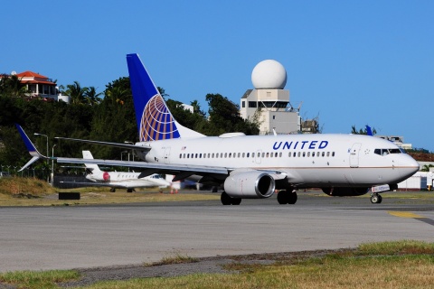 N16713 - 737-724(WL) - United Airlines - SXM - 02-02-2017