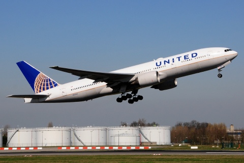 N221UA - 777-222(ER) - United Airlines - BRU - 27-03-2017