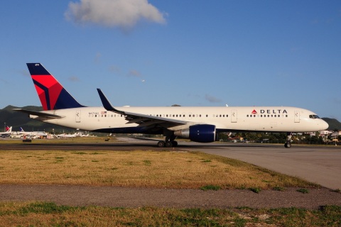 N6714Q - 757-232(WL) - Delta Air Lines - SXM - 02-02-2017