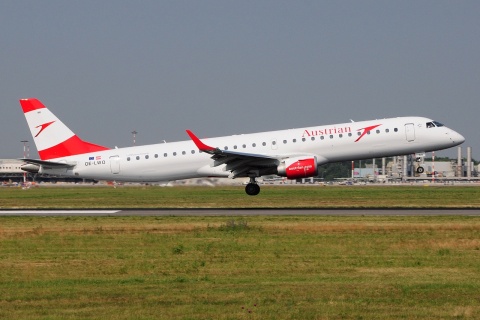 OE-LWO - ERJ-195LR (ERJ-190-200 LR) - Austrian Airlines - MXP - 11-06-2017