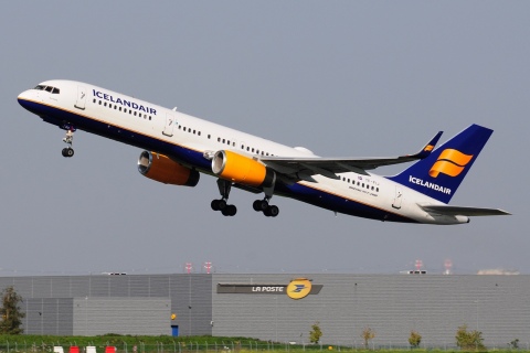 TF-FIJ - 757-208(WL) - Icelandair - ORY - 15-10-2017