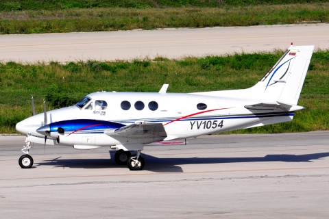 YV1054 - King Air 65-C90 - Inversiones Angaz C.A. - CUR - 26-11-2017