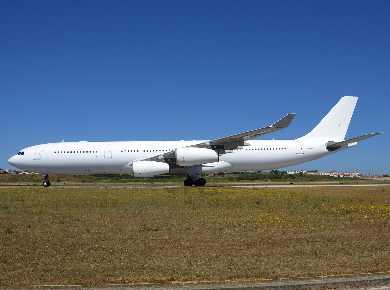 9H-SOL - A340-313 - Hi Fly Malta - LIS - 13-06-2018