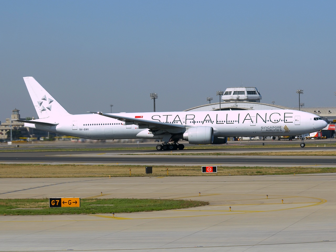 9V-SWI - 777-312(ER) - Singapore Airlines - PEK - 15-04-2018