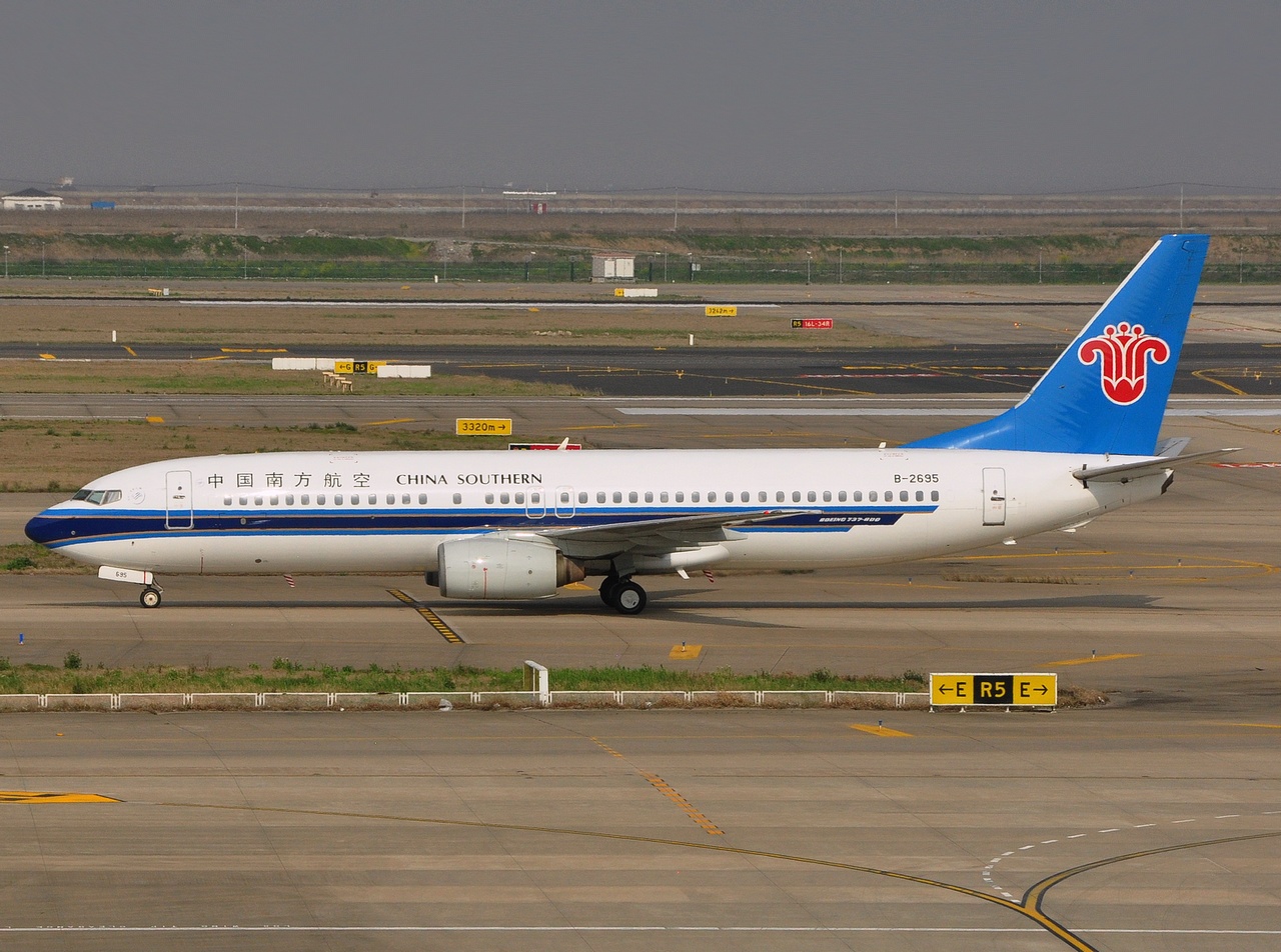 B-2695 - 737-81B - China Southern Airlines - PVG - 03-04-2018