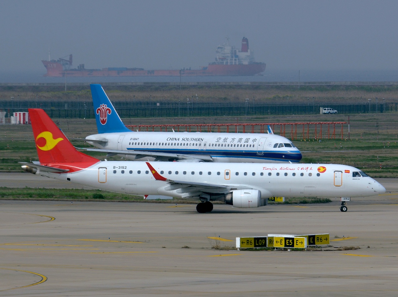 B-3152 - ERJ-190-LR (ERJ-190-100 LR) - Tianjin Airlines - PVG - 03-04-2018
