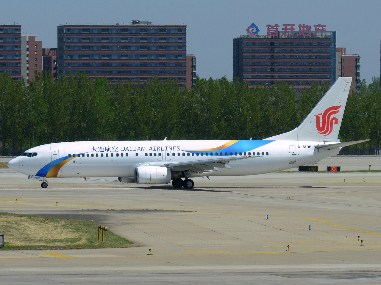 B-5196 - 737-86N - Dalian Airlines - PEK - 15-04-2018