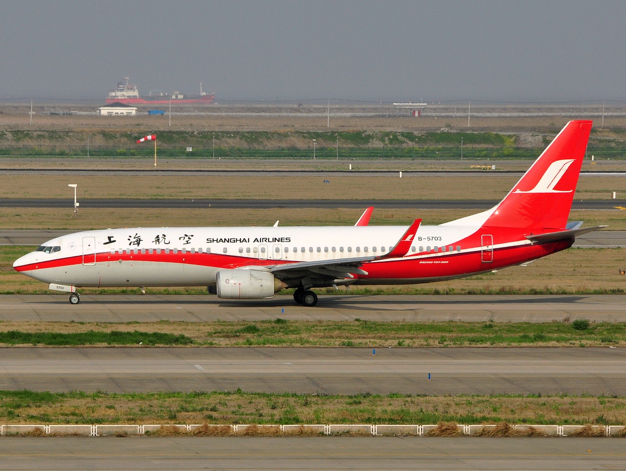 B-5703 - 737-89P(WL) - Shanghai Airlines - PVG - 03-04-2018