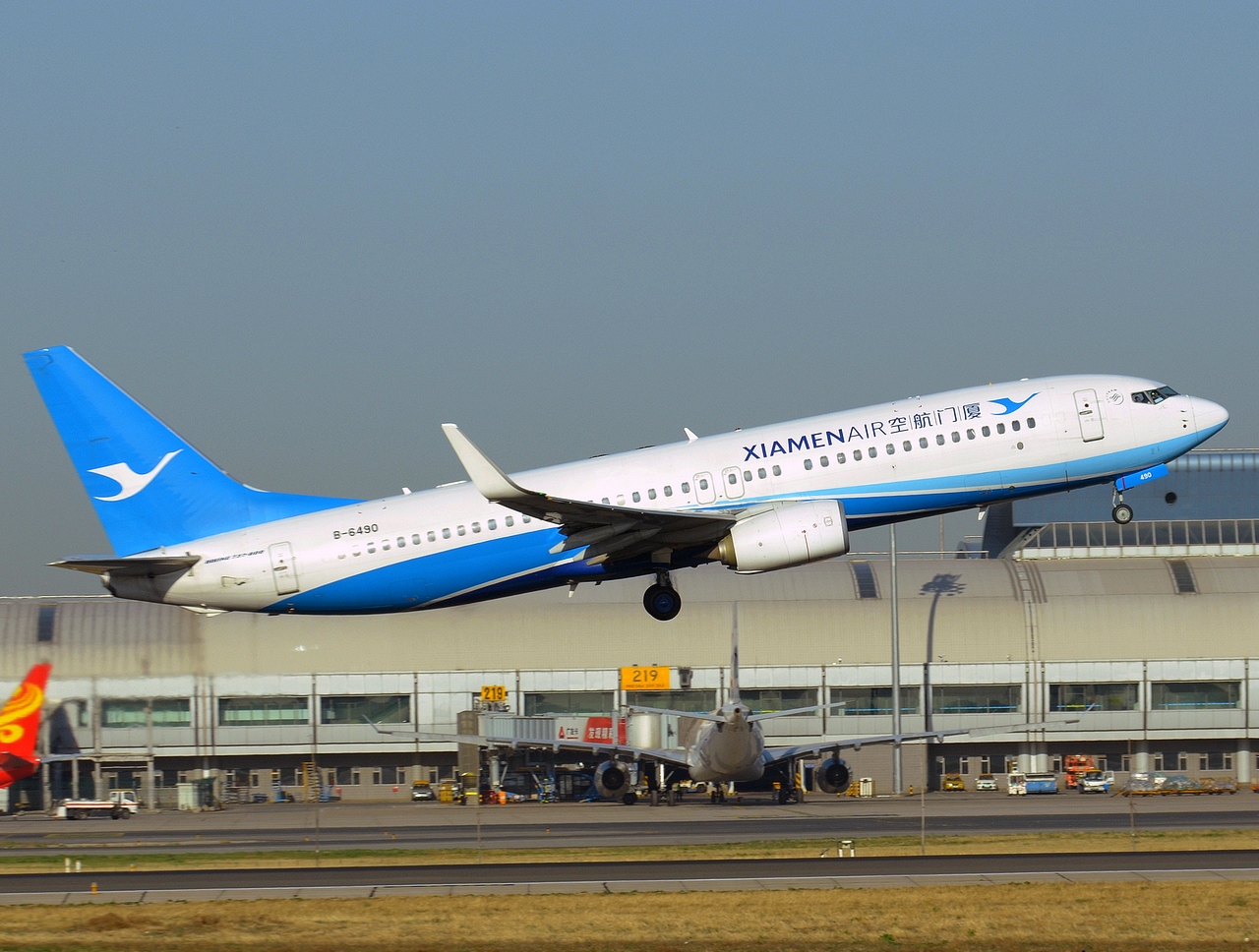 B-6490 - 737-85C(WL) - Xiamen Airlines - PEK - 15-04-2018