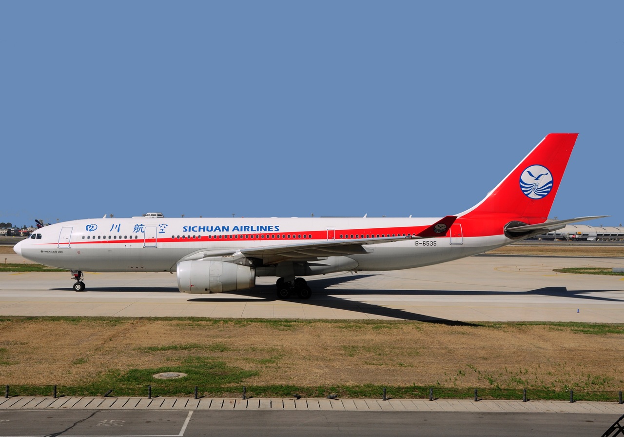 B-6535 - A330-243 - Sichuan Airlines - PEK - 15-04-2018