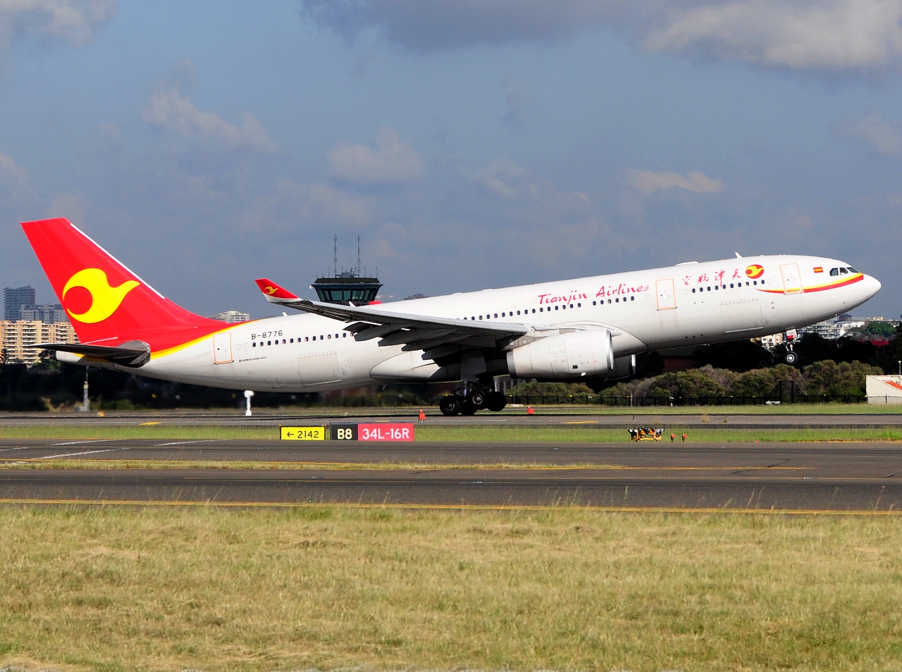 B-8776 - A330-243 - Tianjin Airlines - SYD - 07-04-2018