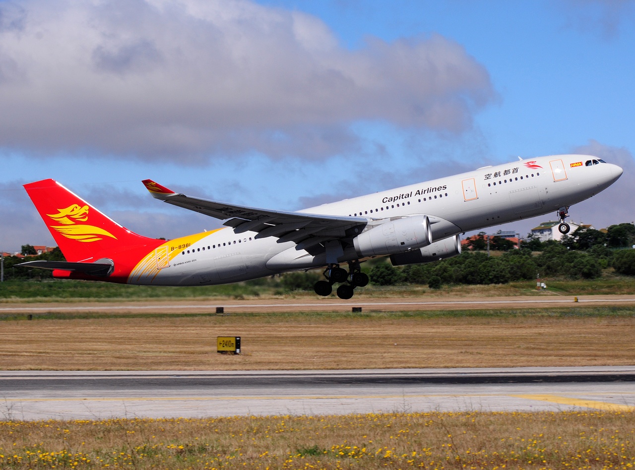 B-8981 - A330-243 - Capital Airlines Beijing - LIS - 15-06-2018