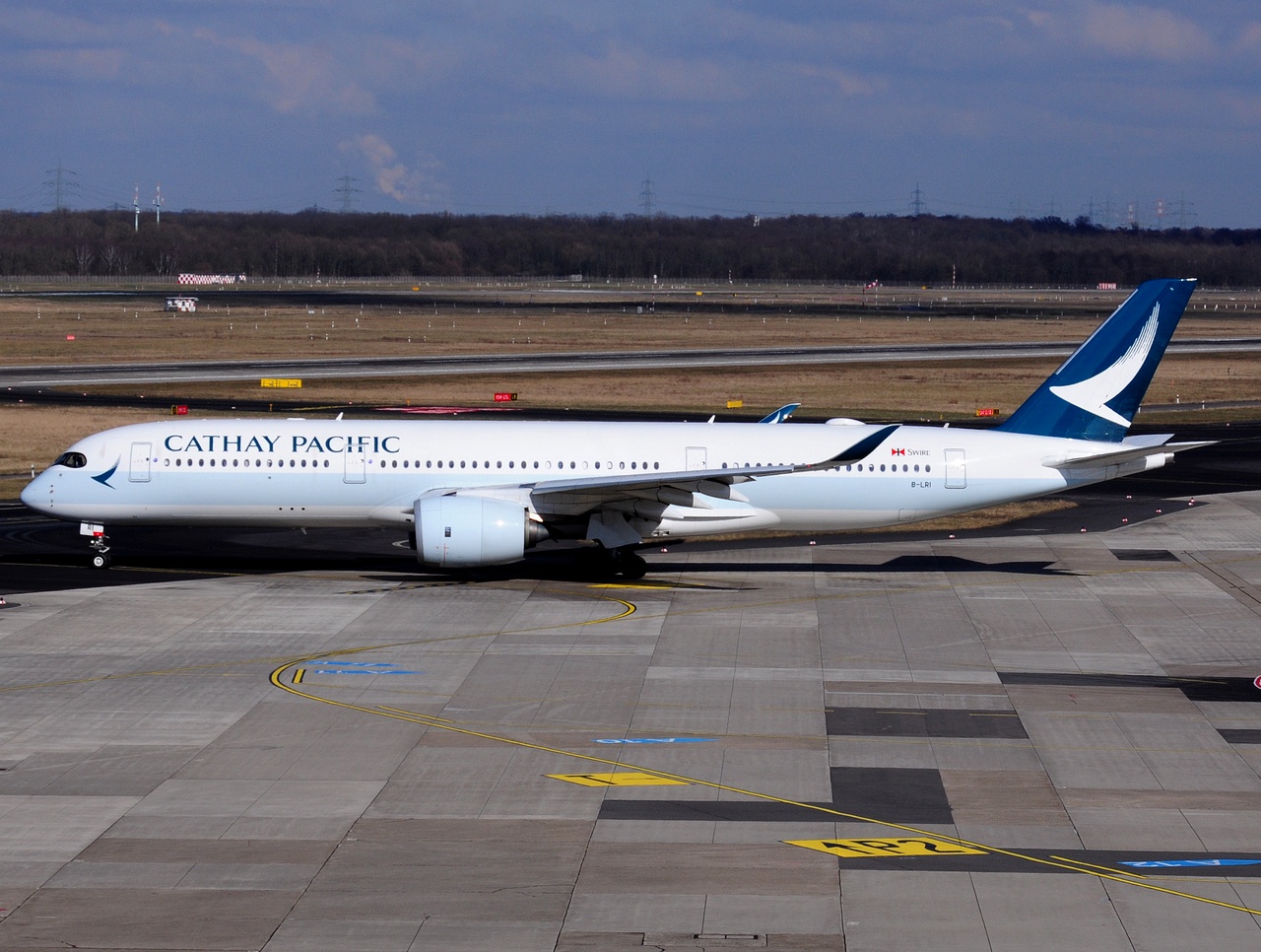 B-LRI - A350-941 - Cathay Pacific Airways - DUS - 27-02-2018