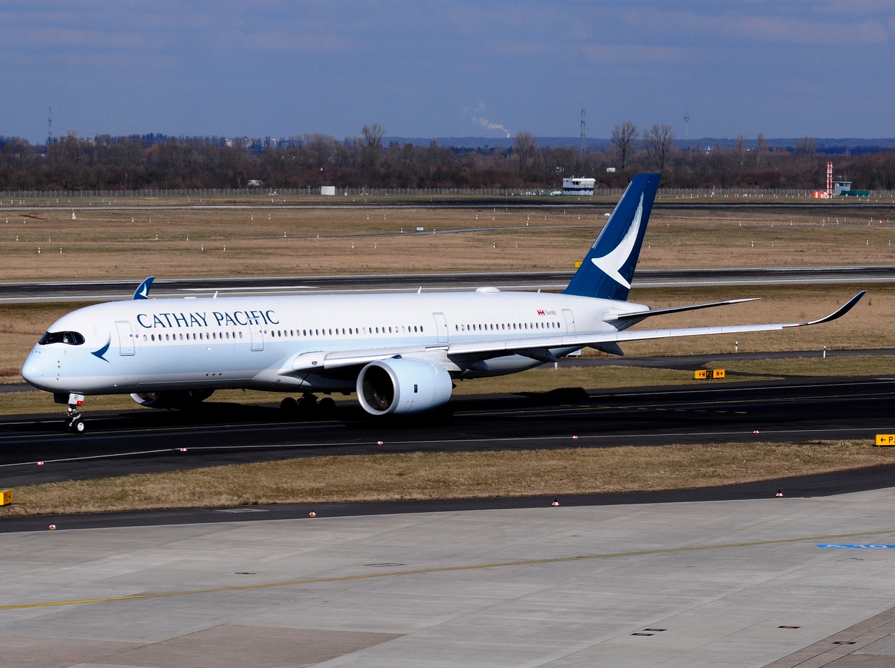 B-LRI - A350-941 - Cathay Pacific Airways - DUS - 27-02-2018b