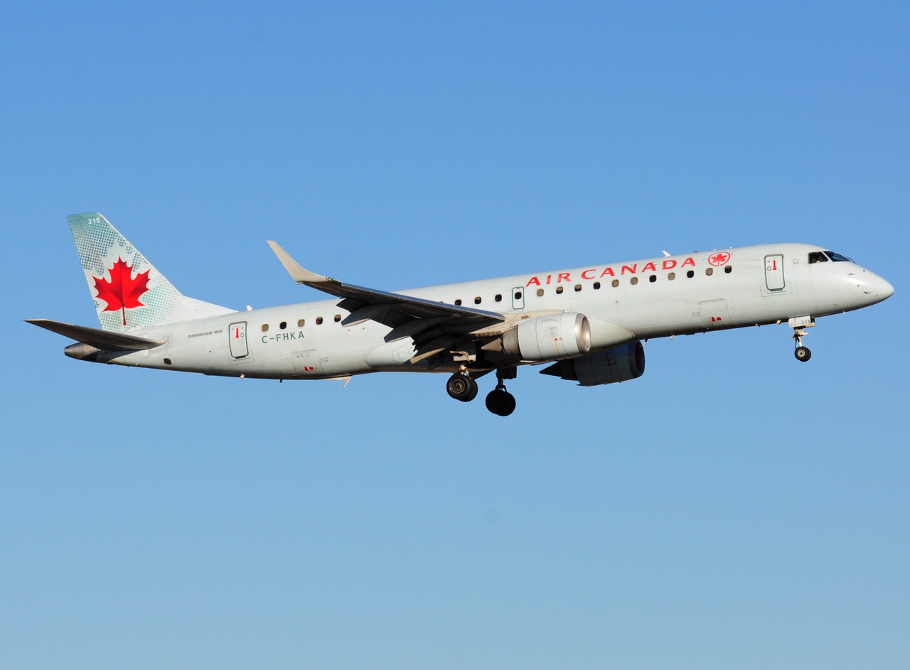 C-FHKA - ERJ-190AR (ERJ-190-100 IGW) - Air Canada - YYZ - 07-07-2018