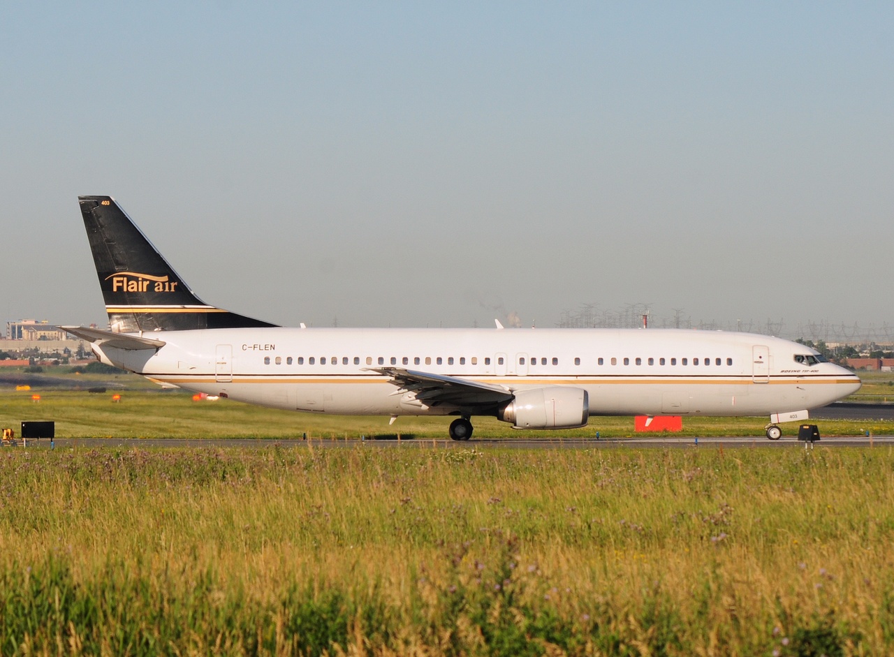 C-FLEN - 737-4Y0 - Flair Airlines - YYZ - 08-07-2018b