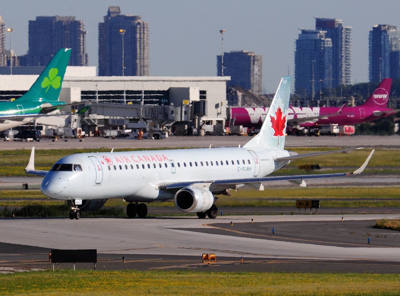 C-FLWH - ERJ-190AR (ERJ-190-100 IGW) - Air Canada - YYZ - 07-07-2018