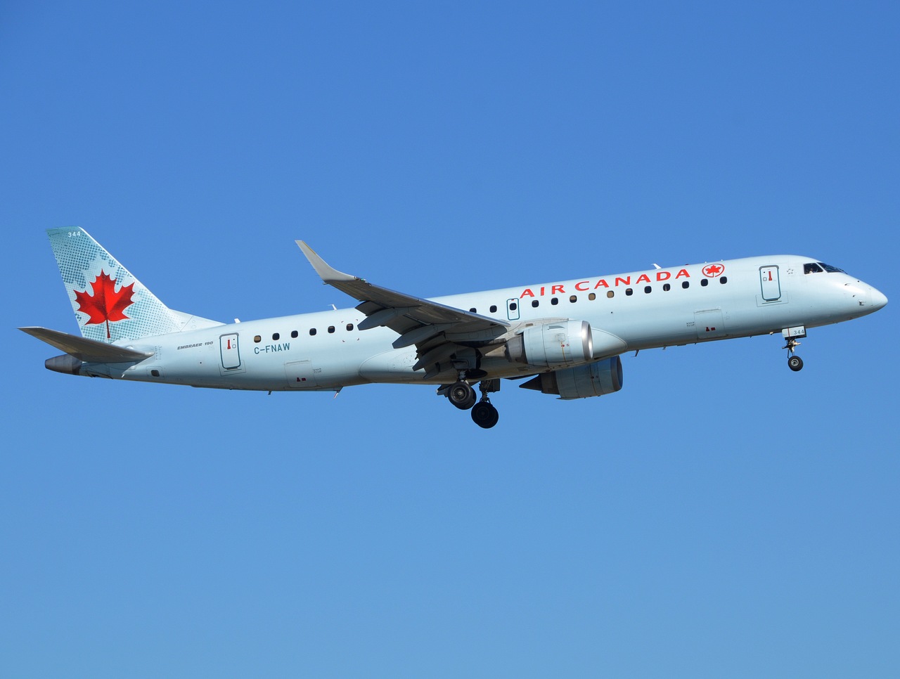 C-FNAW - ERJ-190AR (ERJ-190-100 IGW) - Air Canada - YYZ - 07-07-2018