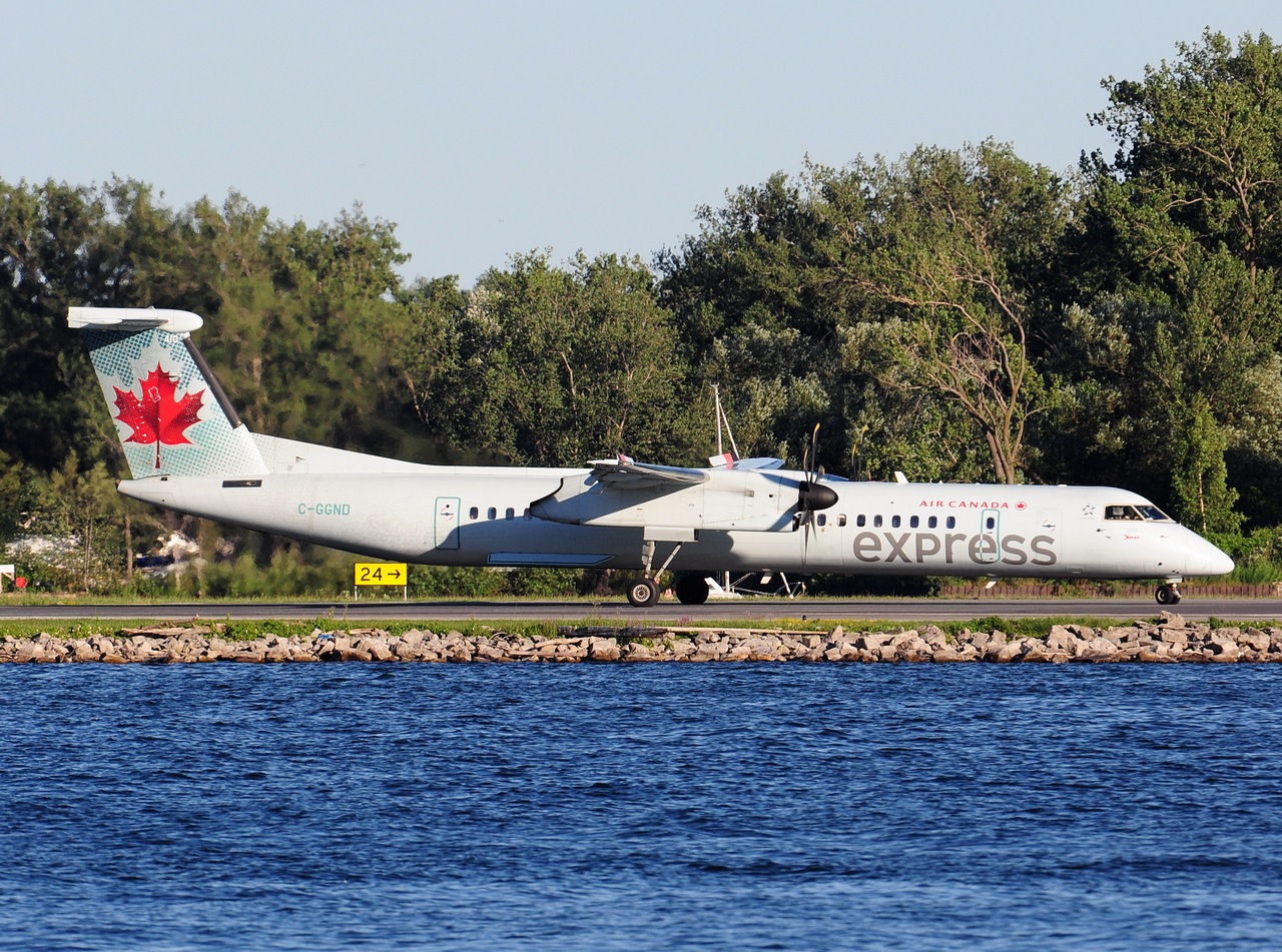 C-GGND - DHC-8-402Q - Air Canada Express - YTZ - 06-07-2018b
