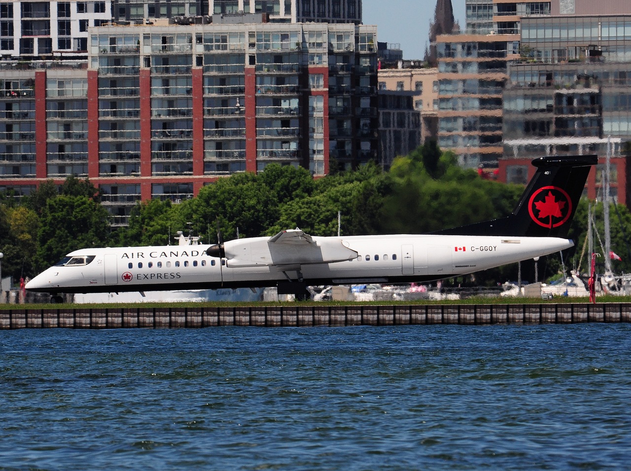 C-GGOY - DHC-8-402Q - Air Canada Express - YTZ - 06-07-2018
