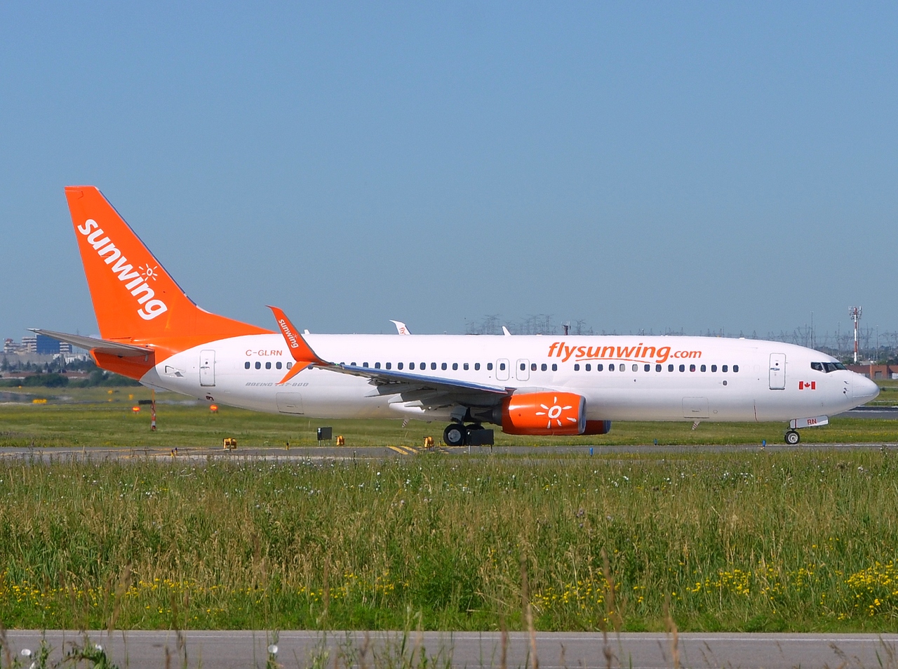 C-GLRN - 737-800(WL) - Sunwing Airlines - YYZ - 08-07-2018b