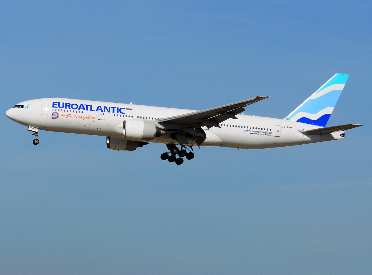 CS-TFM - 777-212(ER) - EuroAtlantic Airways - ORY - 13-10-2018