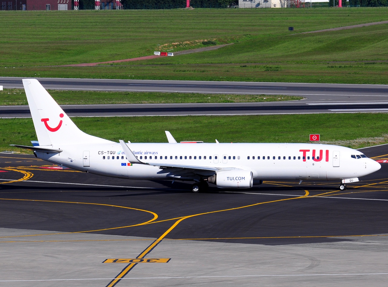 CS-TQU - 737-8K2(WL) - TUI Airlines Belgium - BRU - 05-05-2018b